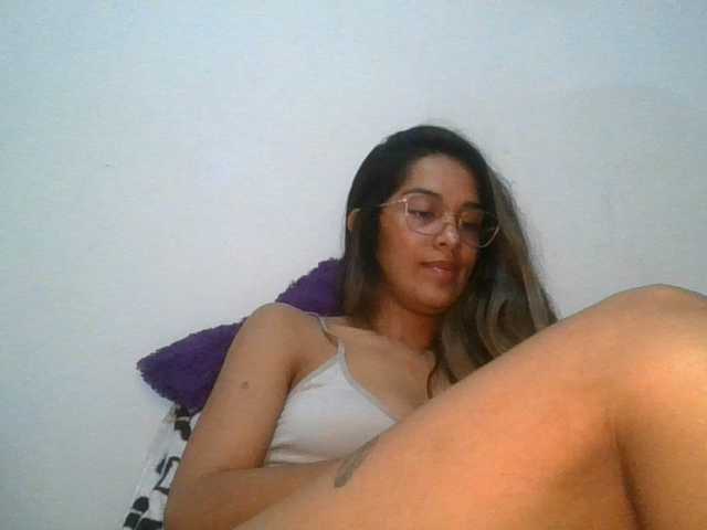 JuanaBrunette live cam on BongaCams