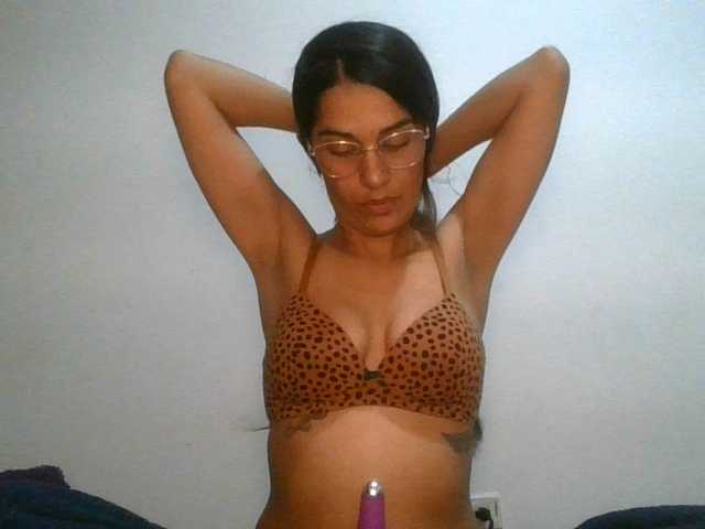 JuanaBrunette live cam on BongaCams