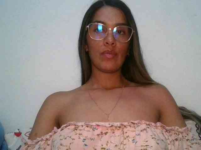 JuanaBrunette webcam