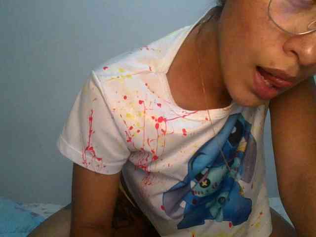 JuanaBrunette webcam
