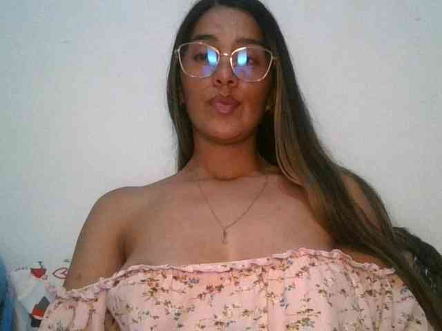 JuanaBrunette webcam