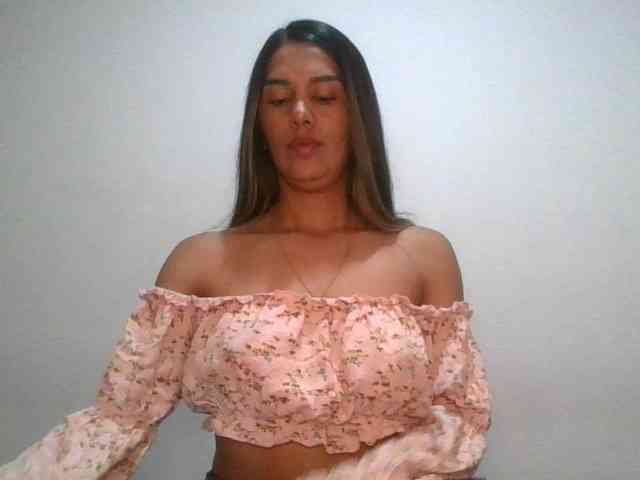 JuanaBrunette webcam