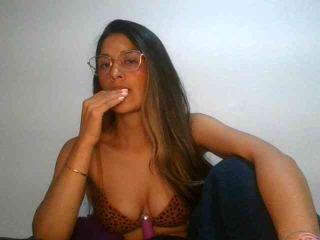 JuanaBrunette webcam