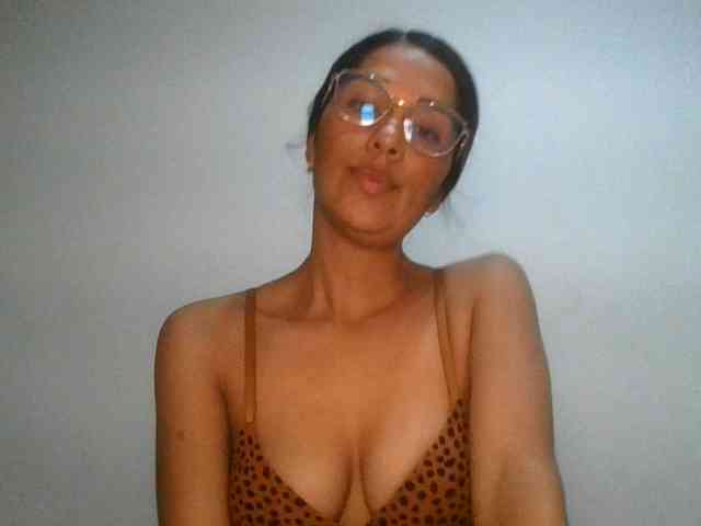 JuanaBrunette webcam
