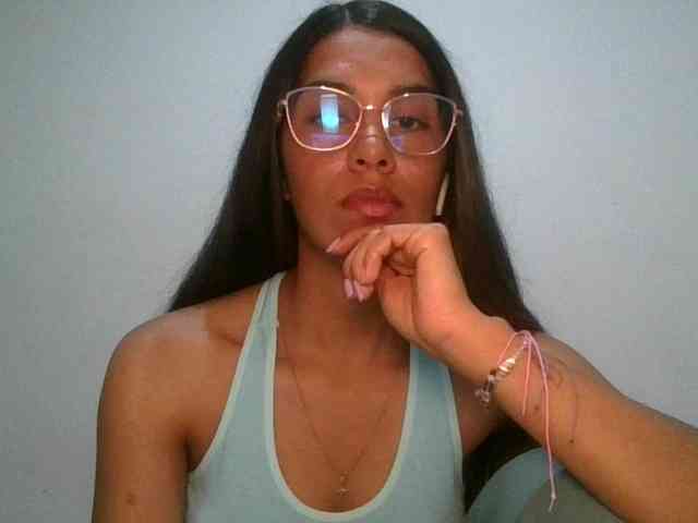 JuanaBrunette webcam