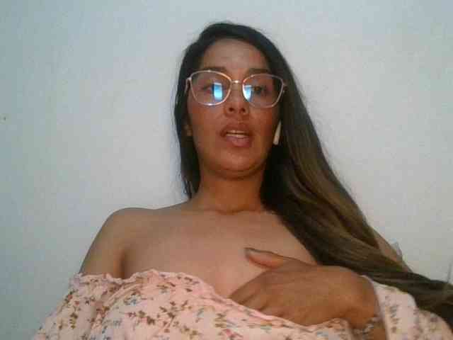 JuanaBrunette webcam