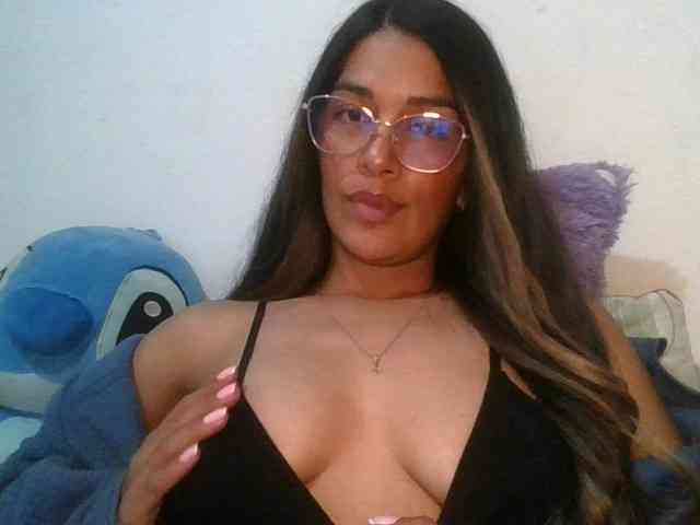 JuanaBrunette webcam
