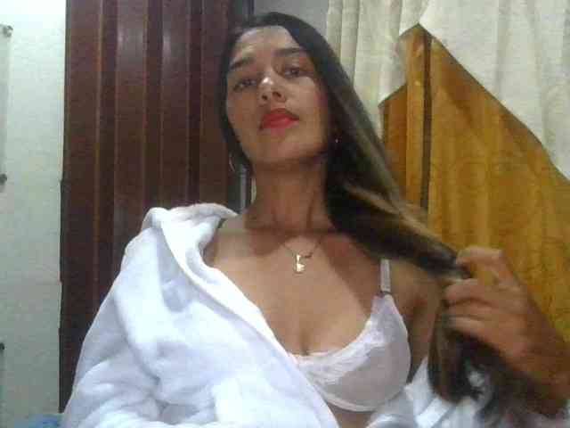 JuanaBrunette