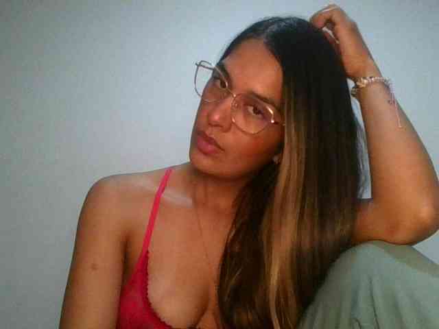 JuanaBrunette webcam