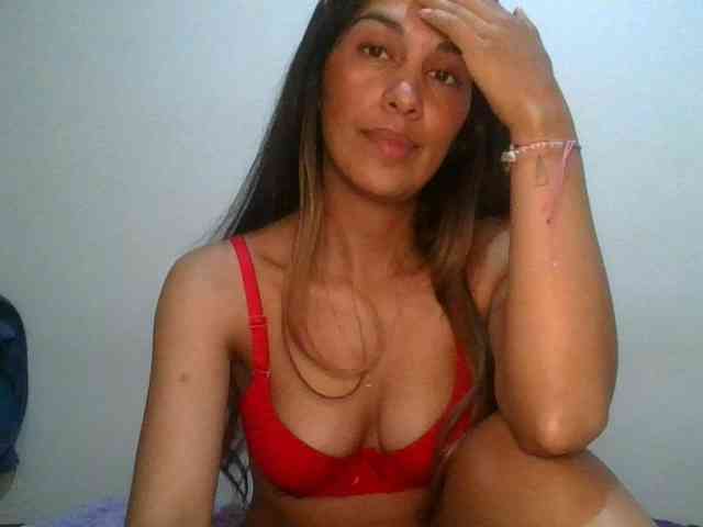 JuanaBrunette webcam