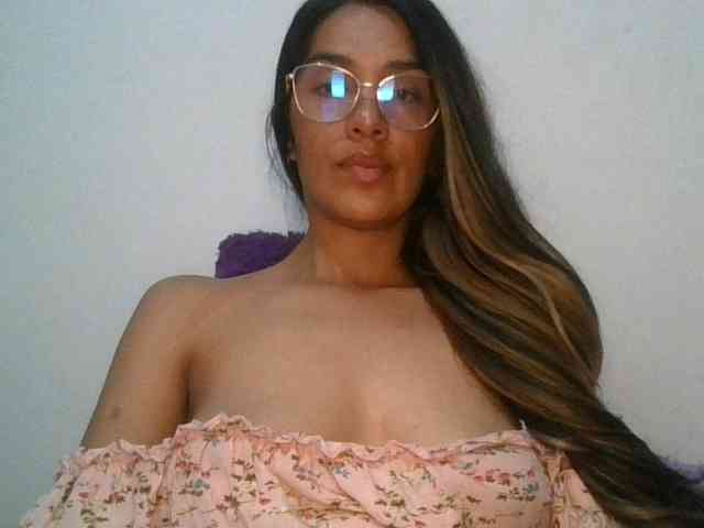 JuanaBrunette webcam