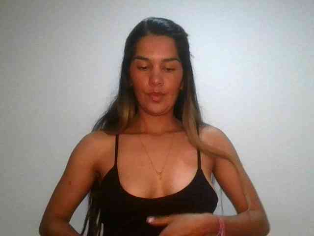 JuanaBrunette webcam