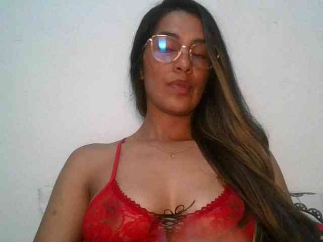 JuanaBrunette webcam