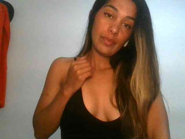 JuanaBrunette webcam