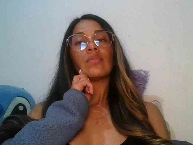 JuanaBrunette webcam