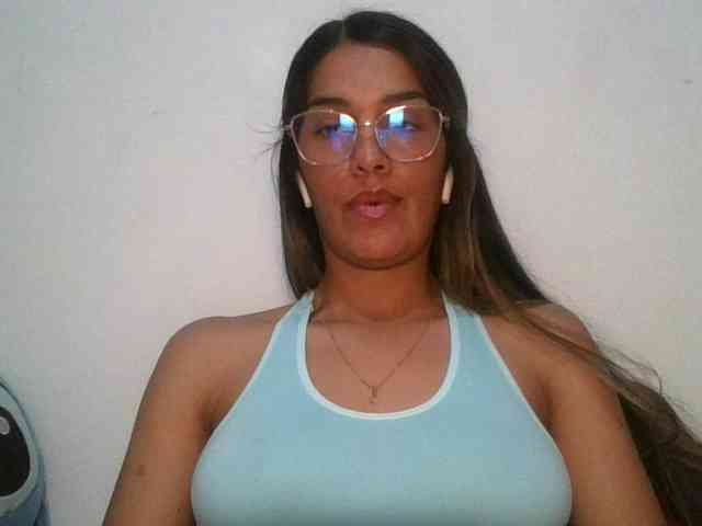 JuanaBrunette webcam