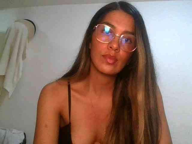 JuanaBrunette webcam