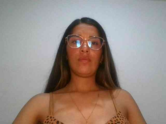 JuanaBrunette webcam