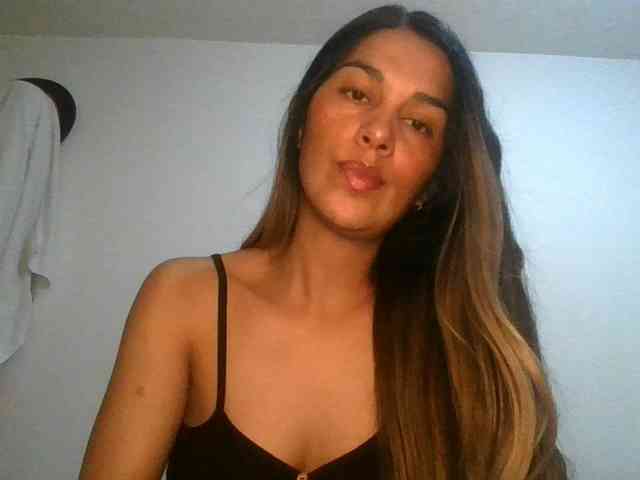 JuanaBrunette webcam