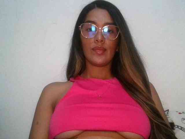 JuanaBrunette webcam