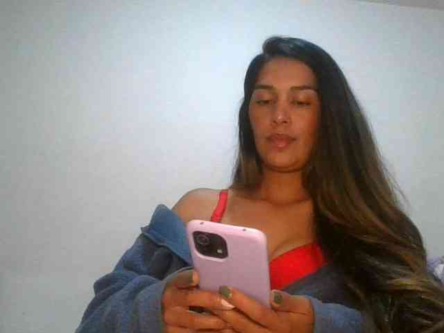 JuanaBrunette webcam