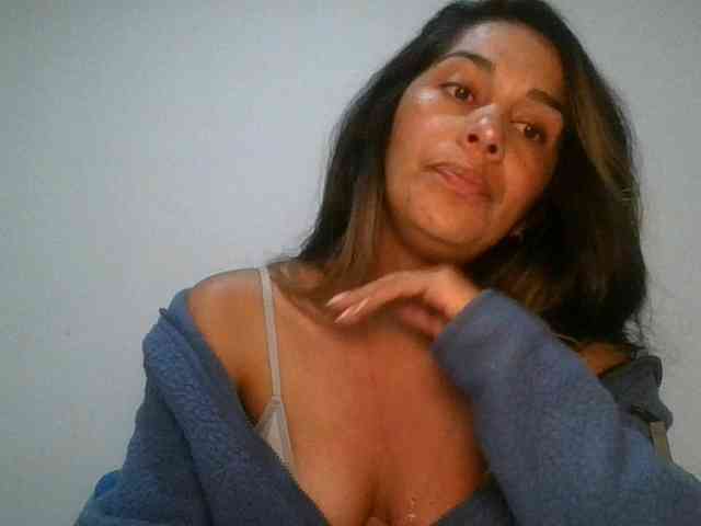 JuanaBrunette webcam