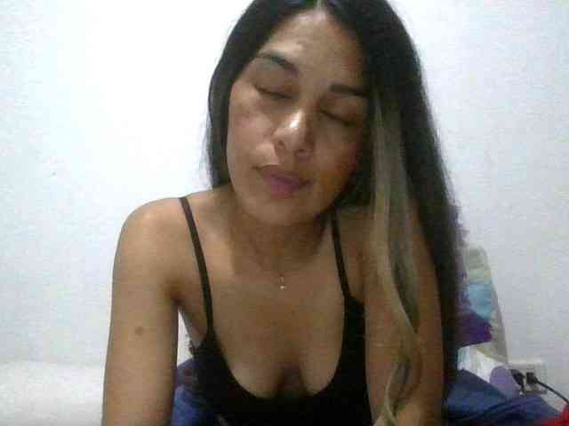 JuanaBrunette webcam