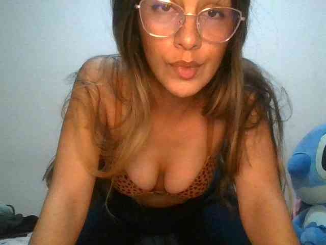 JuanaBrunette webcam