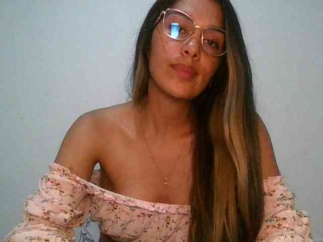 JuanaBrunette webcam