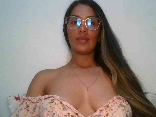 JuanaBrunette webcam