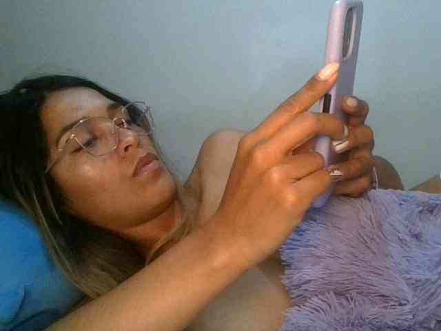 JuanaBrunette webcam