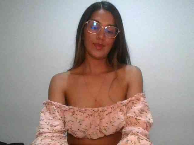 JuanaBrunette webcam