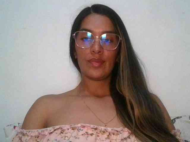 JuanaBrunette webcam