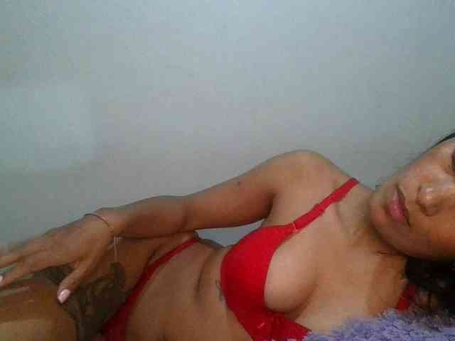 JuanaBrunette webcam