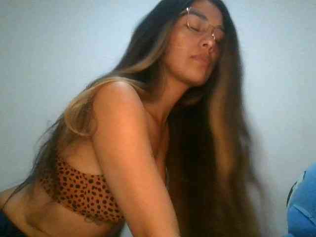 JuanaBrunette webcam