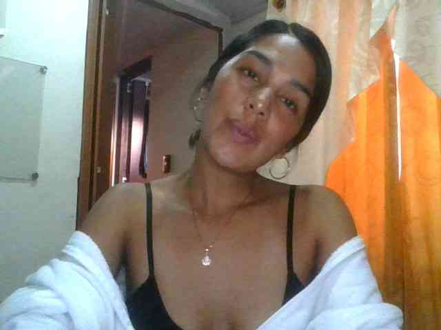JuanaBrunette
