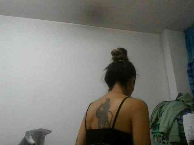 JuanaBrunette webcam