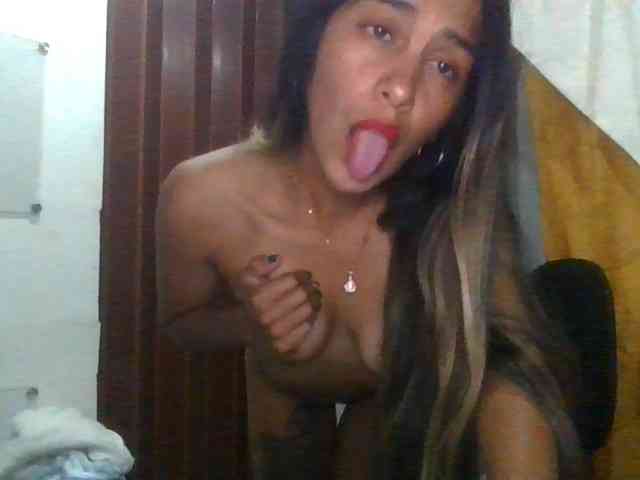 JuanaBrunette webcam