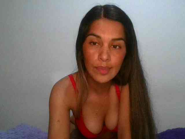 JuanaBrunette webcam
