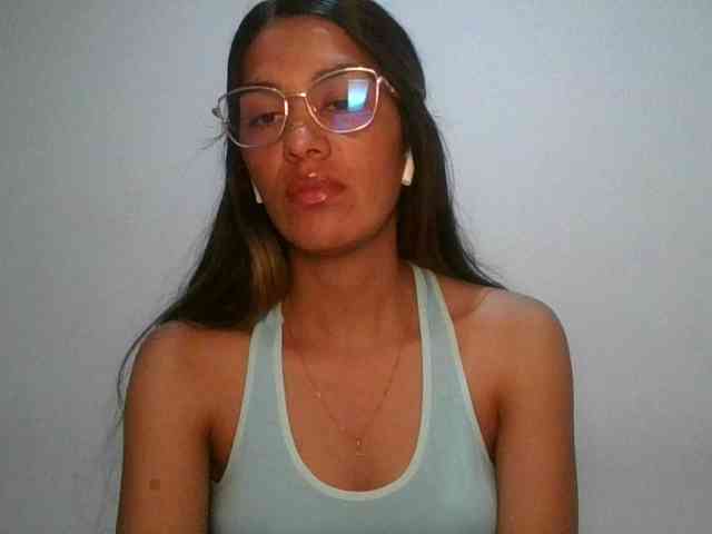 JuanaBrunette webcam