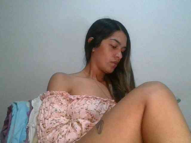 JuanaBrunette webcam