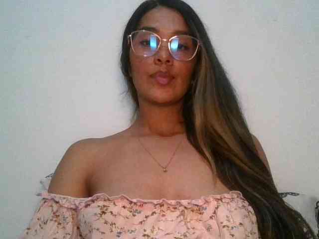 JuanaBrunette webcam