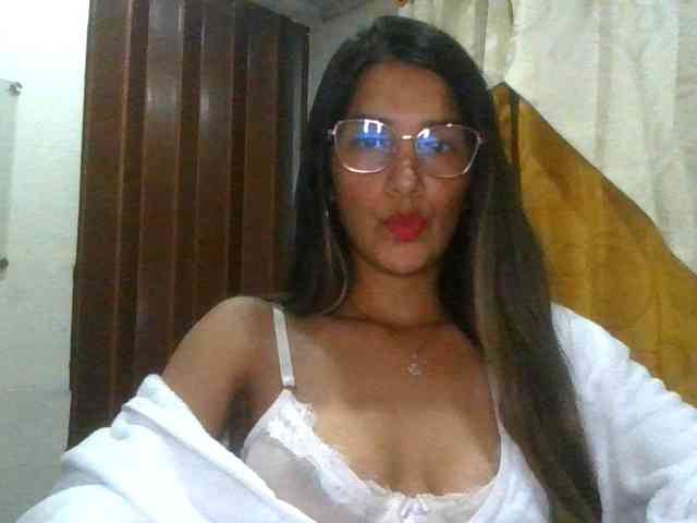 JuanaBrunette