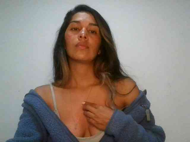 JuanaBrunette webcam