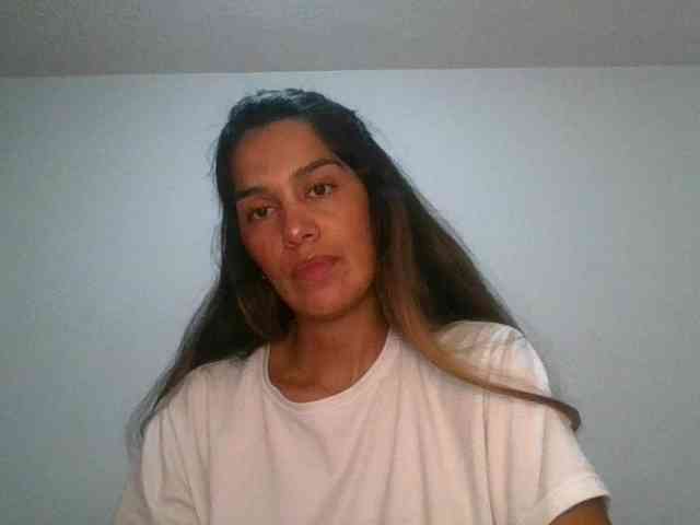 JuanaBrunette webcam
