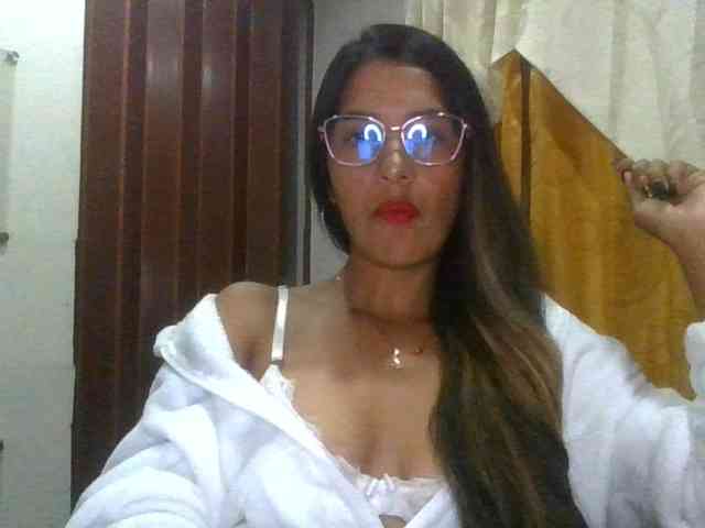 JuanaBrunette