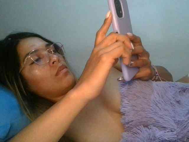 JuanaBrunette webcam