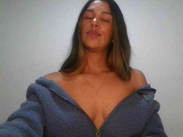 JuanaBrunette webcam