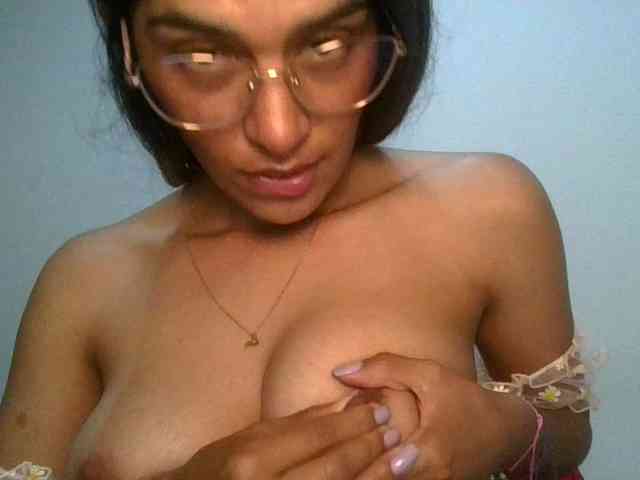 JuanaBrunette webcam