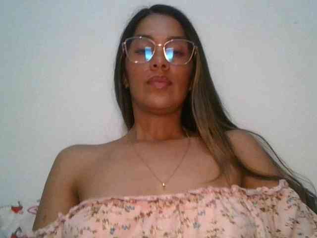 JuanaBrunette webcam